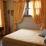 Dandy Dimitsana: Charming Family With Dual Fireplaces
