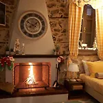 Dandy Dimitsana: Charming Family With Dual Fireplaces