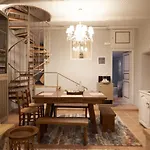 Dandy Dimitsana: Charming Family With Dual Fireplaces *