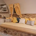 Dandy Dimitsana: Charming Family With Dual Fireplaces