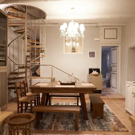 Dandy - A Family Ideal Charming In A Quaint Historic Neighborhood - 2 Fireplaces For Romantic Nights *