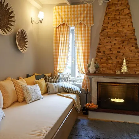 Dandy Dimitsana: Charming Family With Dual Fireplaces Villa
