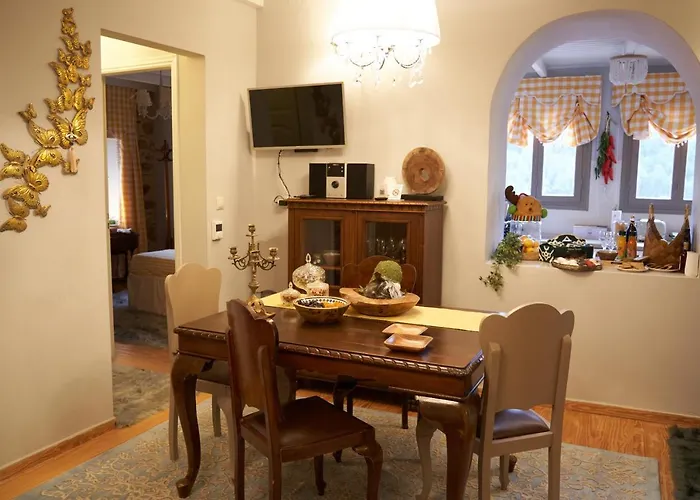 Dandy - A Family Ideal Charming In A Quaint Historic Neighborhood - 2 Fireplaces For Romantic Nights Villa Dimitsana