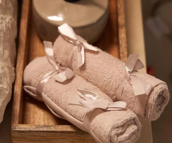 Dandy - A Family Ideal Charming In A Quaint Historic Neighborhood - 2 Fireplaces For Romantic Nights *