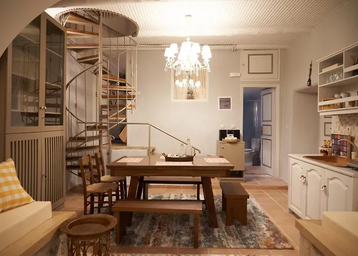 Dandy - A Family Ideal Charming In A Quaint Historic Neighborhood - 2 Fireplaces For Romantic Nights *